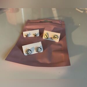 FREE W/15$ purchase 2/8$ (includes 6 set earrings bundle)